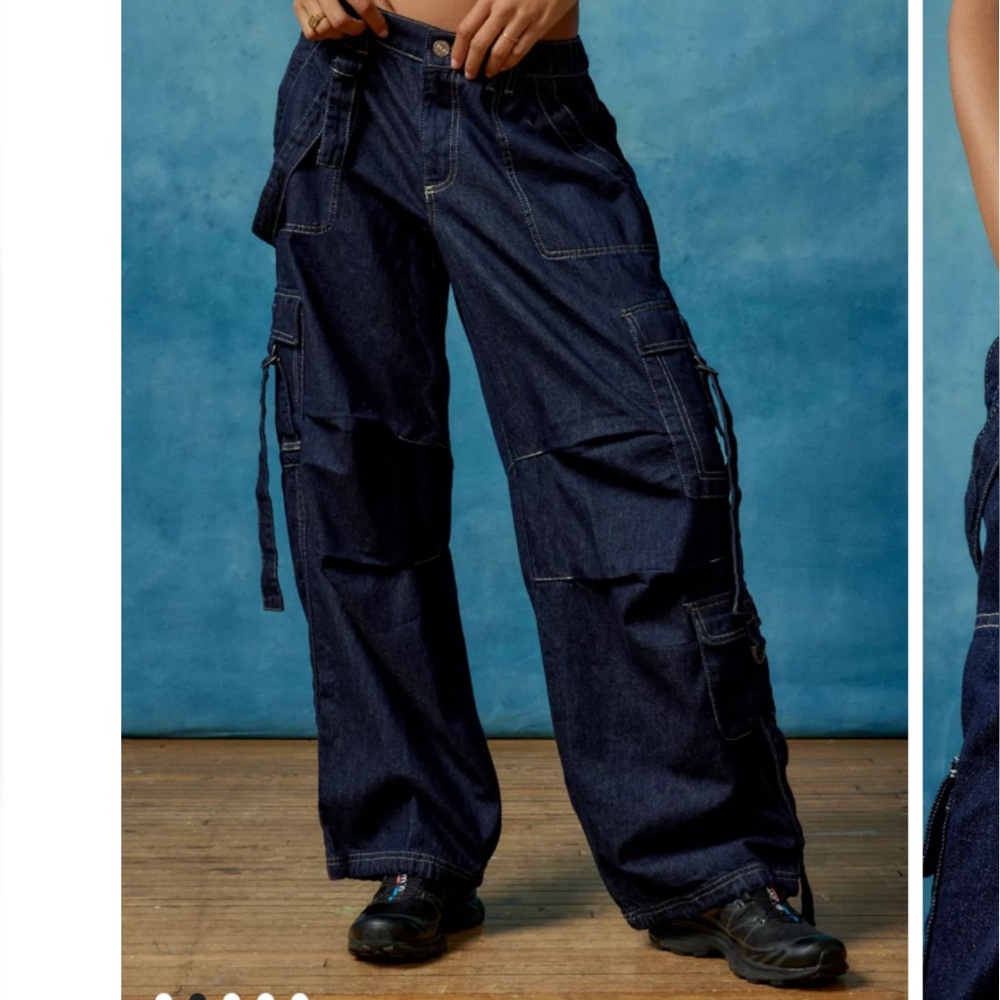 BDG Strappy Balloon Cargo Mid-Rise Jean - Picture 1 of 5